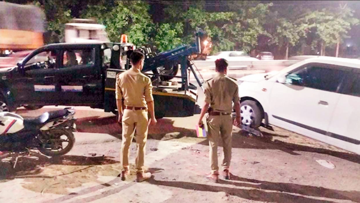 Meerut: Dhaba operator beats policemen, tore uniform, dragged him for 20 meters