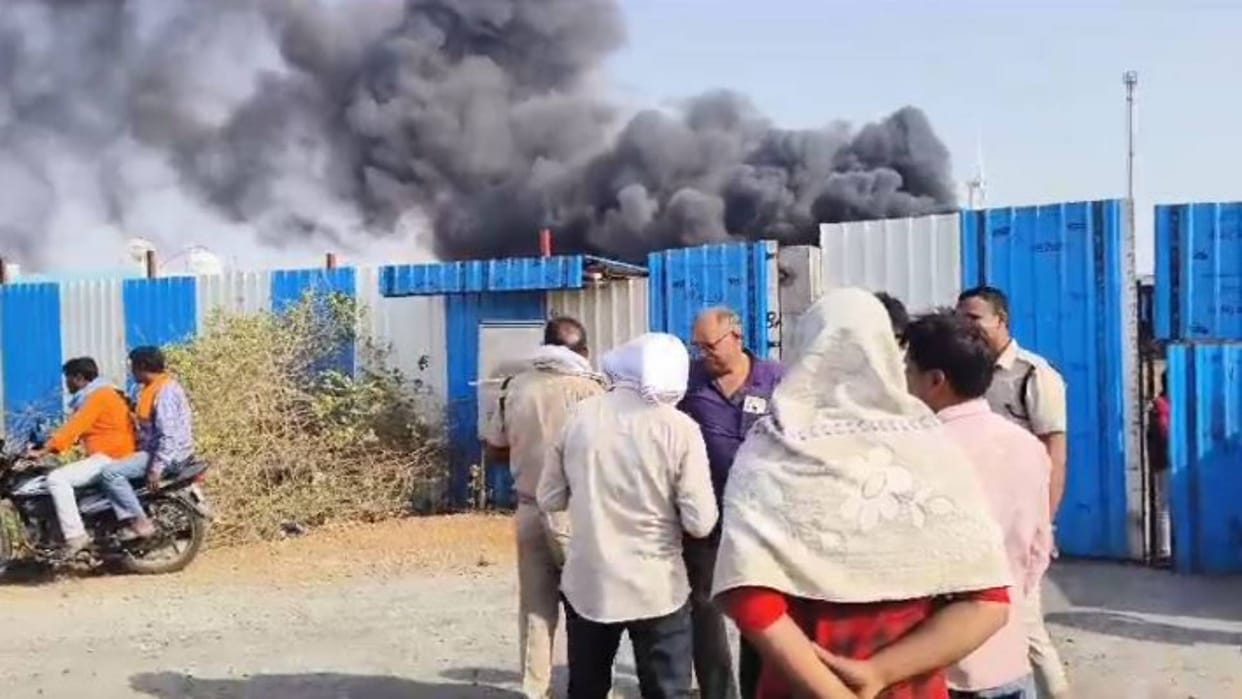 Ujjain News Fire breaks out in Ghatiya tire factory no casualties