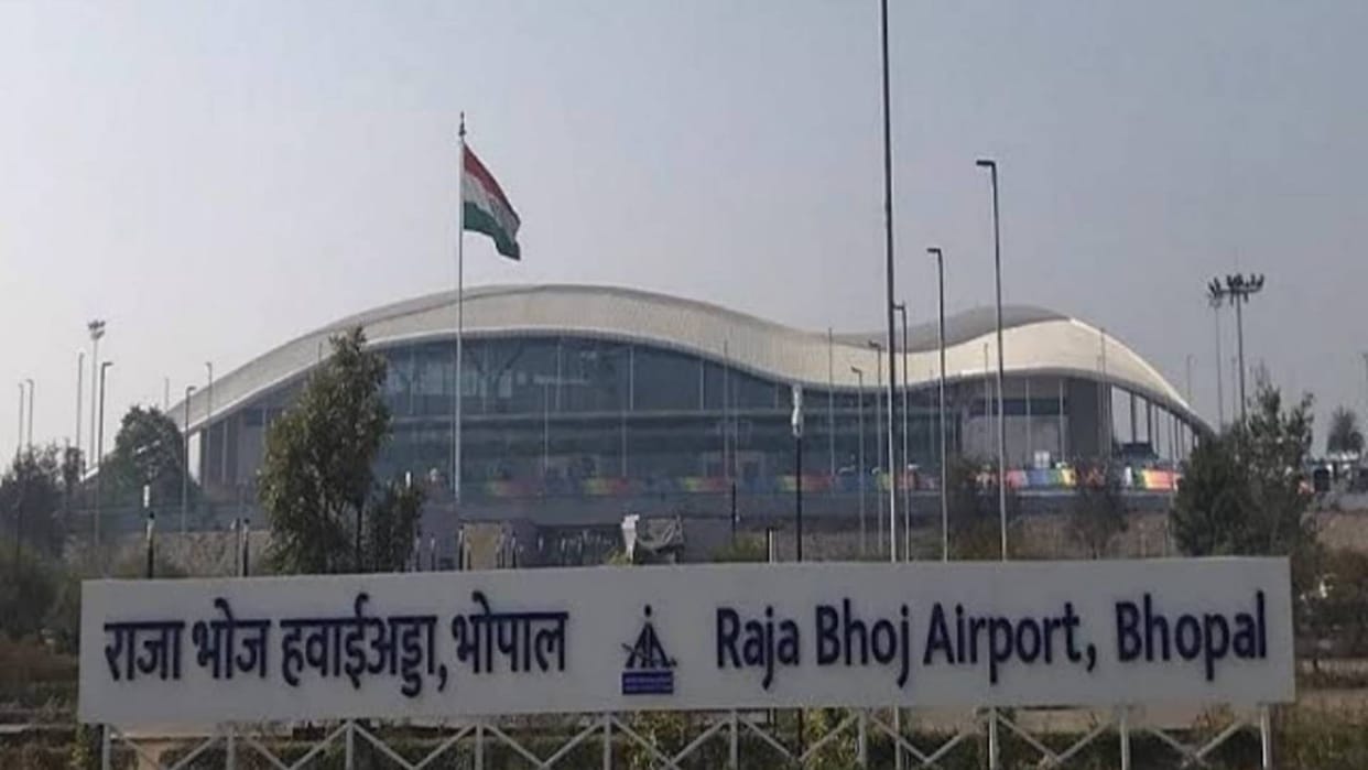 Cyclone Remal impact on Flights: Flight Emergency Landing In Bhopal Coming From Hyderabad To Indore News