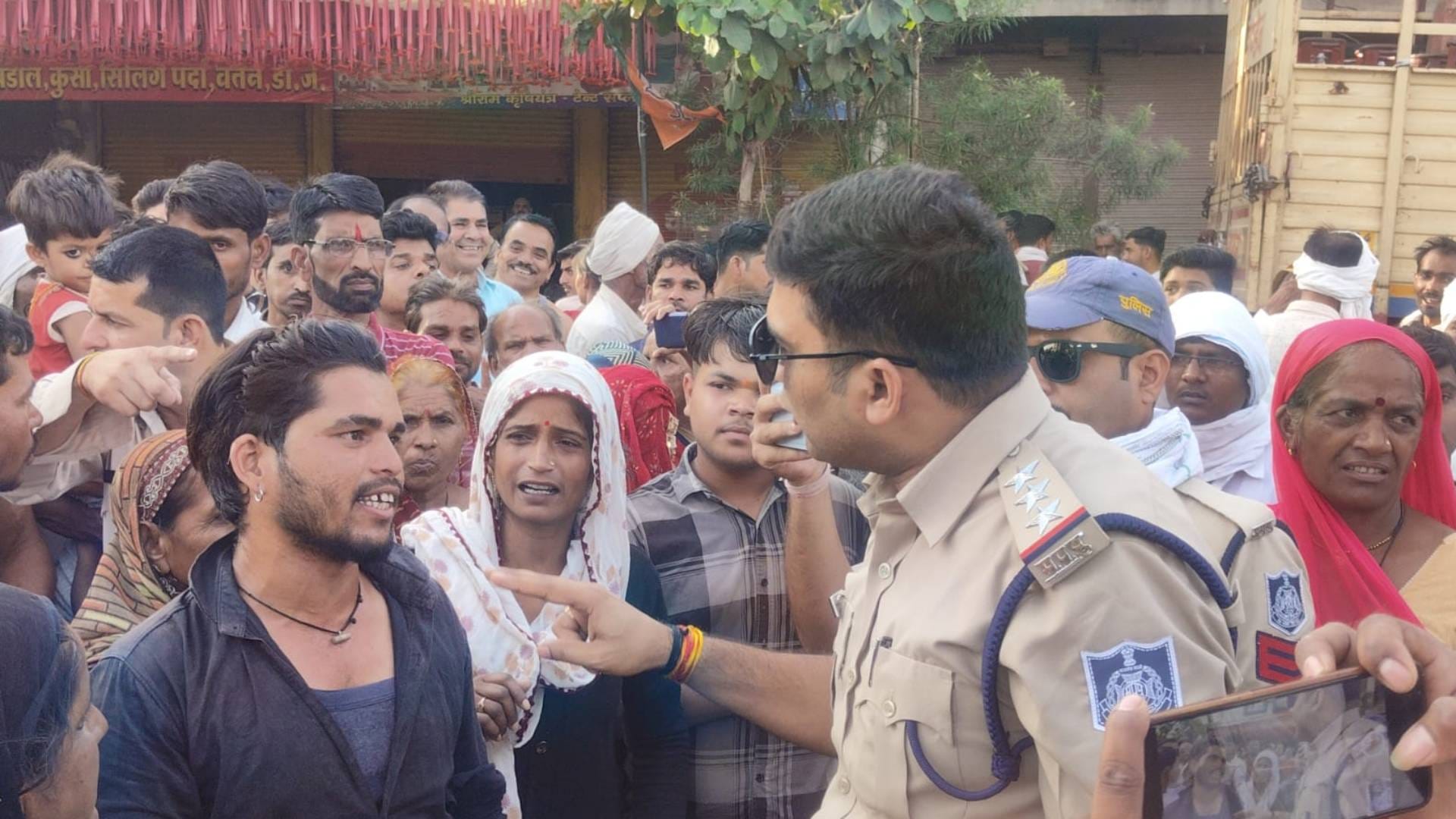 पानी के लिए धरना प्रदर्शन