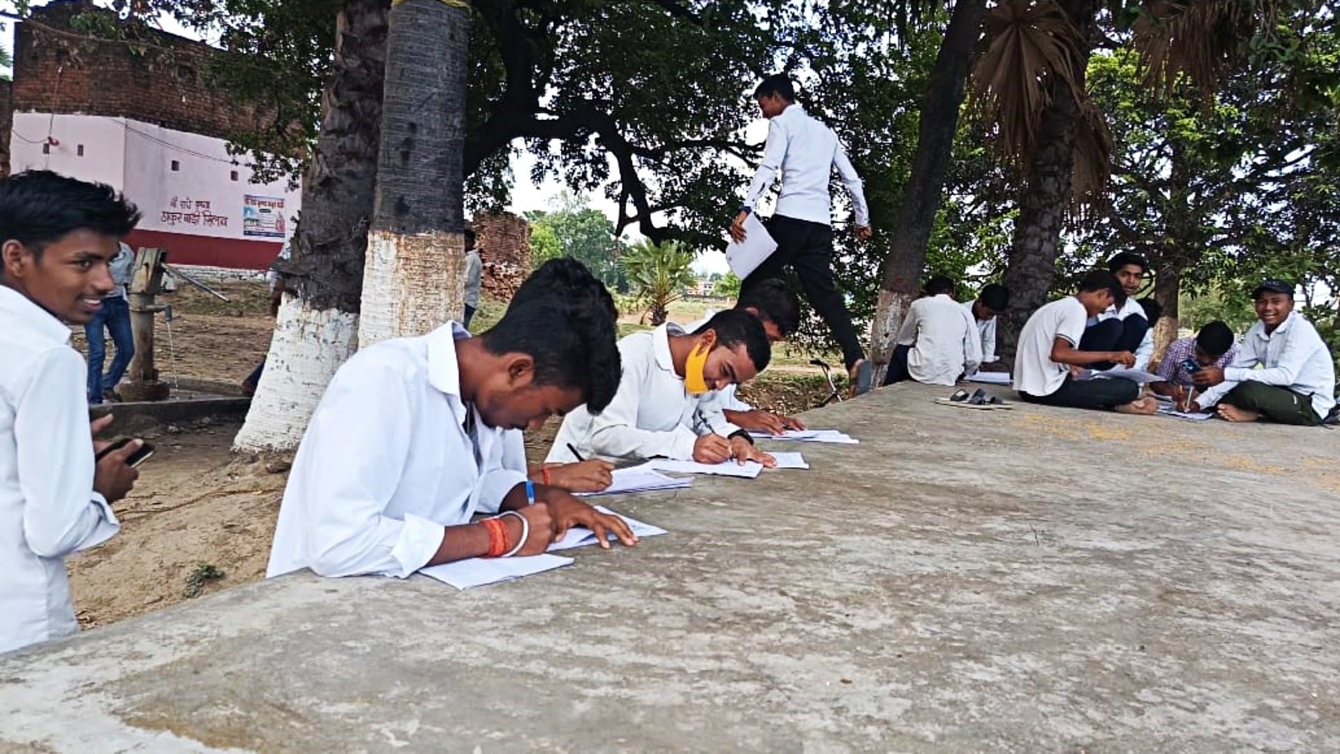 Nalanda: Due to lack of arrangements, students had to sit outside school to give exam instead of exam hall