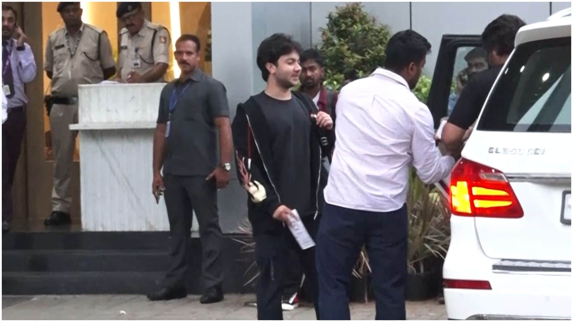 Salman Khan Nirvan these celebs Flying To Spain For Anant Ambani Radhika Merchant second Pre Wedding Function