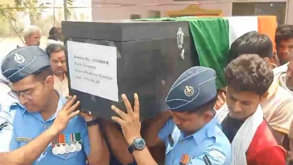 Sagar news: Air Force soldier on duty dies after falling from train
