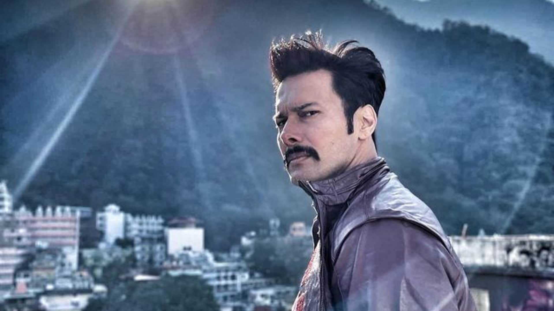 Rajniesh Duggall was the first choice for Murder due to this the actor had to leave the film