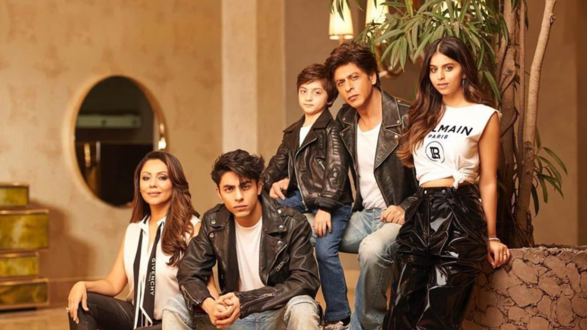 bollywood star Shah Rukh Khan knowns as husband Gauri Khan and father of Suhana Khan Abram khan Aryan Khan