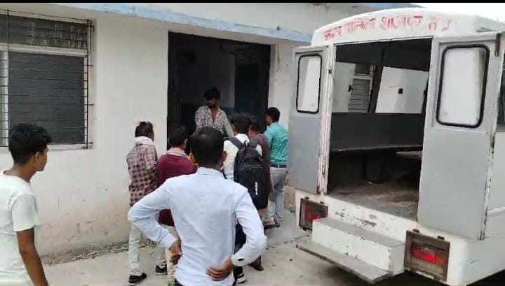 Shajapur News: Vehicle hits bike in Shajapur, woman dies on the spot, husband serious