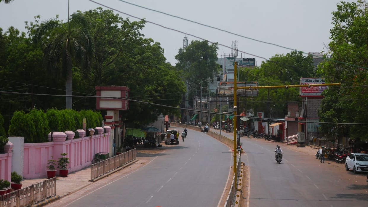 Varanasi Weather Forecast Update Today Nautapa heat in Banaras silent road and ghat