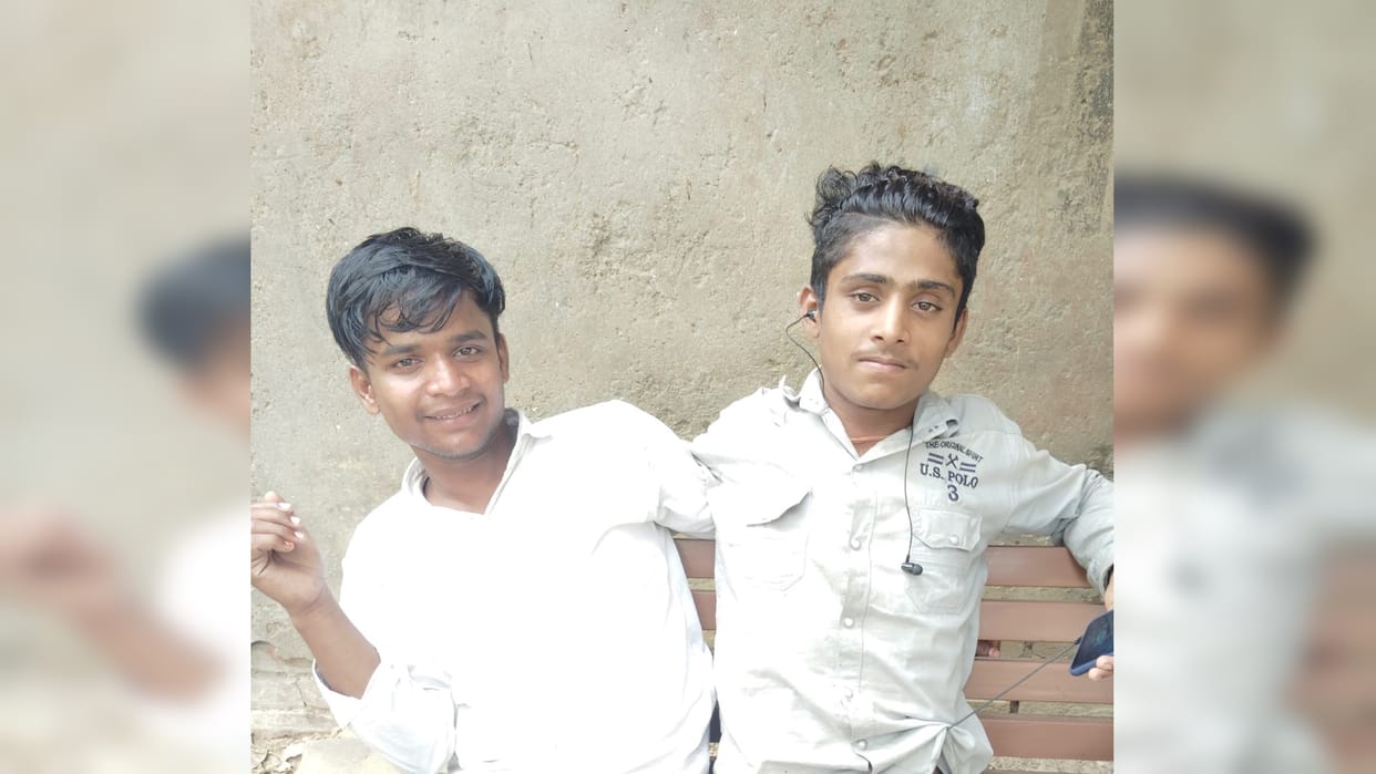 Two youths who went to take bath in Yamuna drowned, divers started searching.