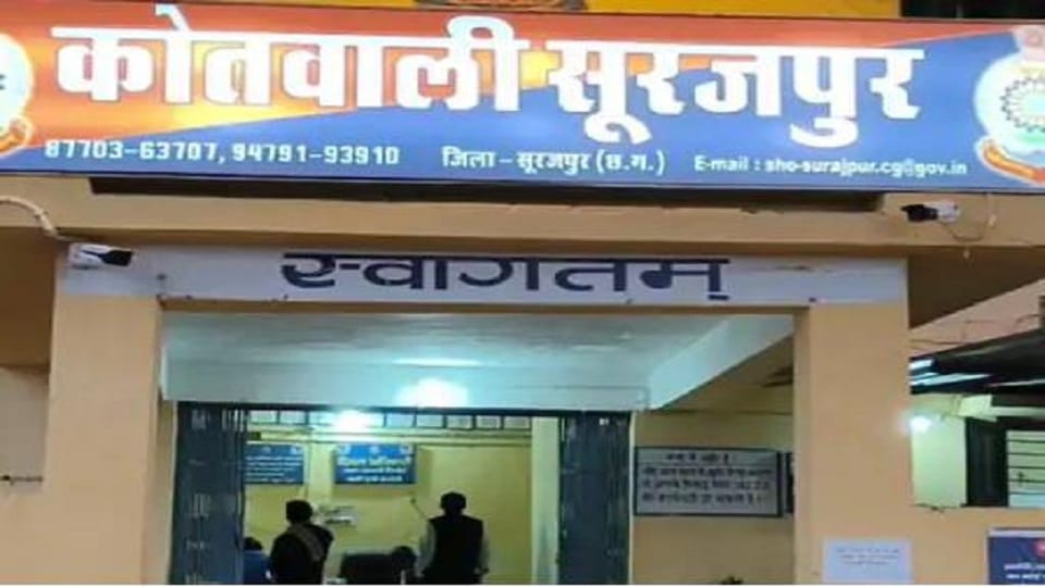 Troubled by drunken son father and brother beat him fiercely in Surajpur