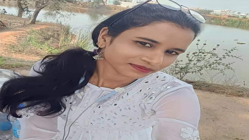 युवती ने की आत्महत्या