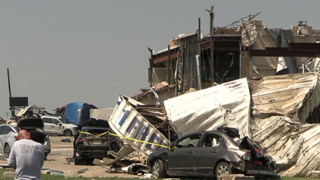 US: Many people died due to storm in America, power cut to millions of houses; Buildings destroyed