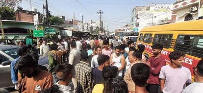 लखनऊ: बिजली कटौती से उग्र हुए लोग, उपकेंद्र पर किया हमला-तोड़फोड़, लाइनमैन की पिटाई, जाम की रोड Lucknow: People got angry due to power cut, attacked and vandalized the substation at night, road jammed in th