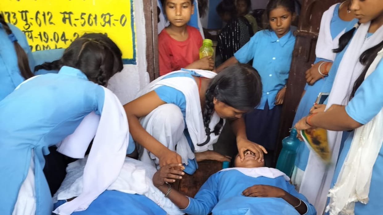Aurangabad: Three girl students suddenly fainted in a government school in Naxal-affected Chhalidohar
