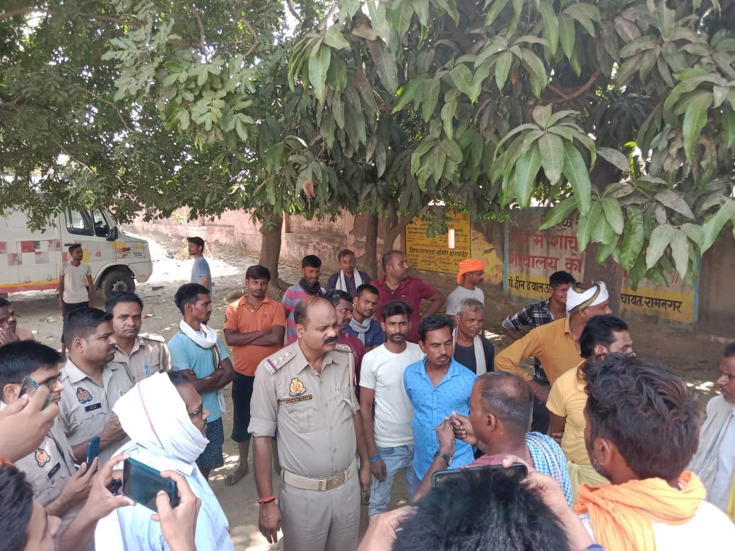Barabanki: One labourer died because of electric shock in Ramnagar.