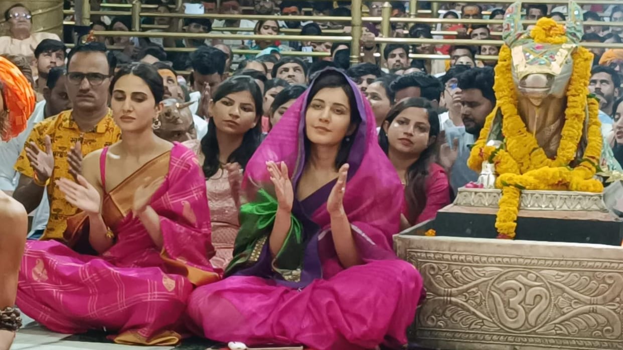 Actresses Rashi and Vani reached Baba Mahakal's darshan