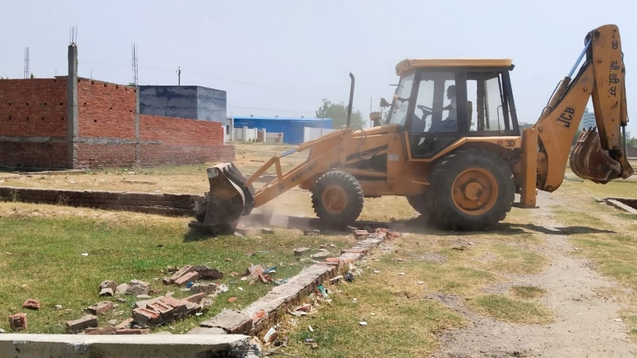 BDA bulldozer ran again on illegal colonies in Bareilly