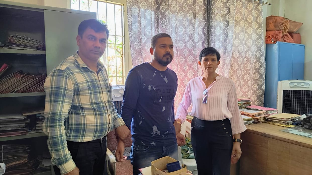 MP News: Estate manager and clerk were demanding bribe to register the plant, Lokayukta caught them