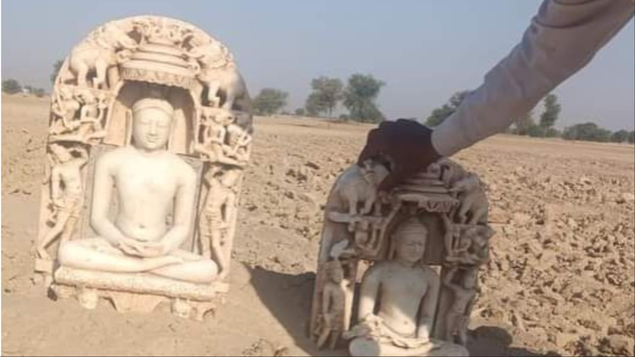 Statues of 8th century Tirthankar Mahavir found in village Dhilki, Rajasthan near sirsa