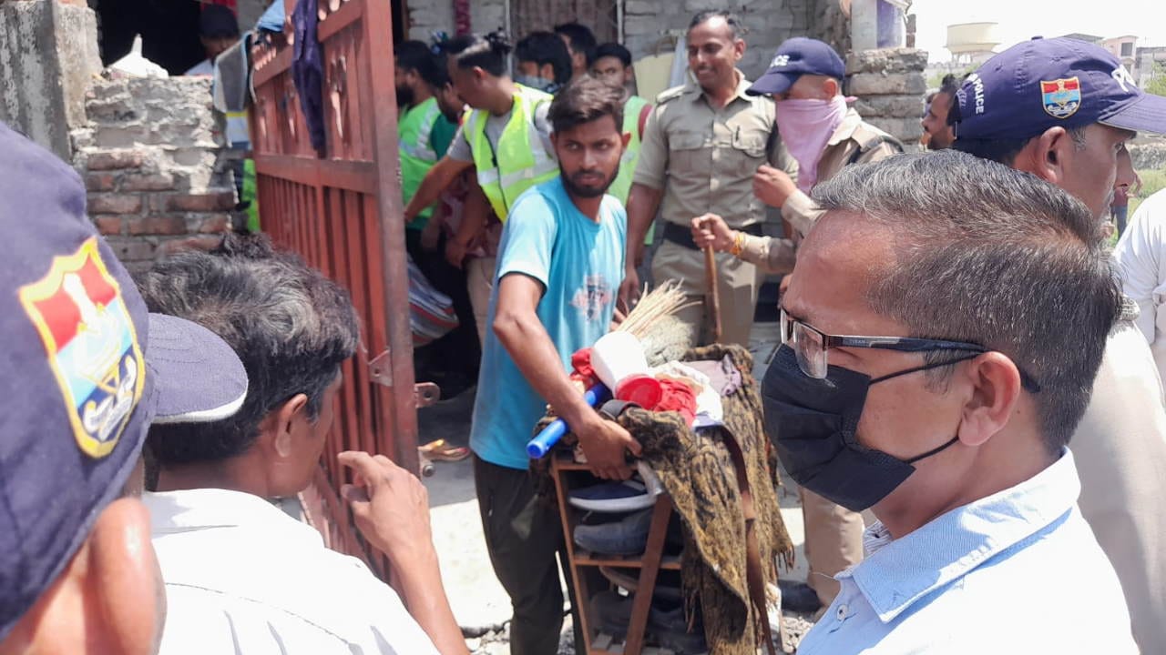 Dehradun News Action to remove encroachment created stir bulldozer running amid heavy police force