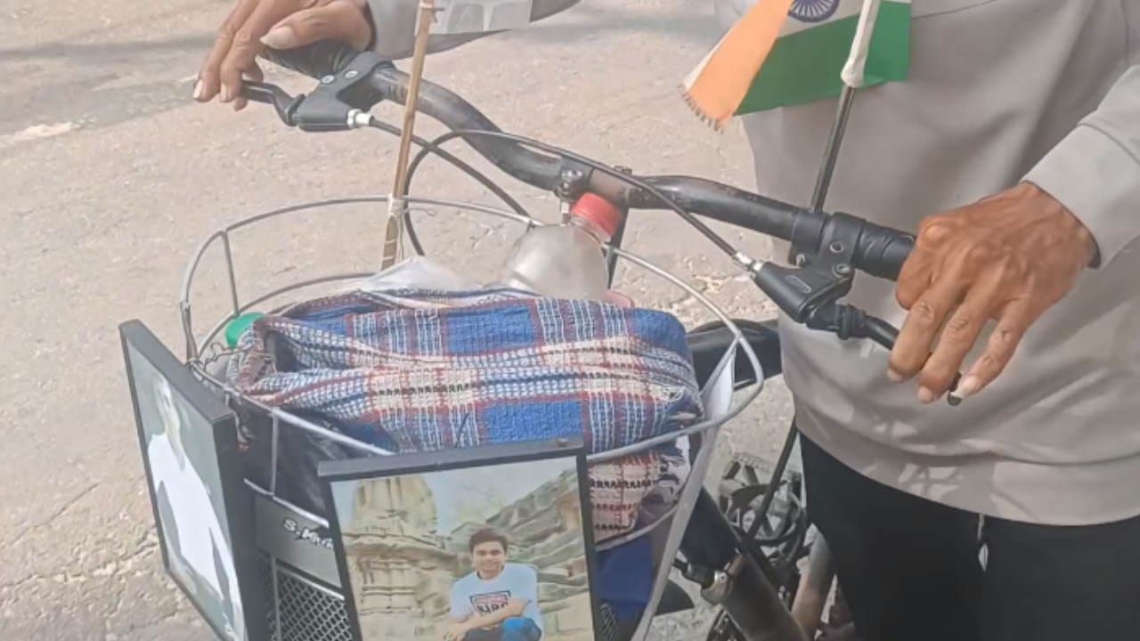 Father daughter duo from Gujarat on bicycle trip to Badri-Kedarnath Dham Father fulfilled daughter wish