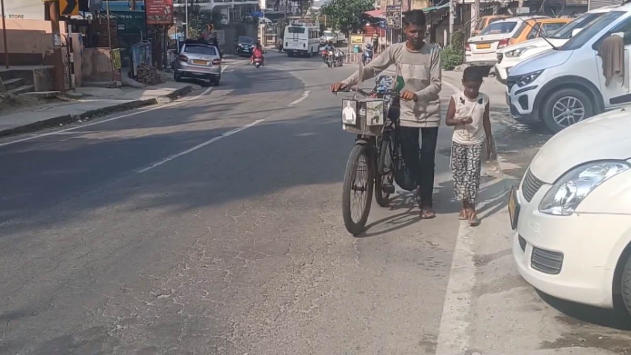 Father daughter duo from Gujarat on bicycle trip to Badri-Kedarnath Dham Father fulfilled daughter wish