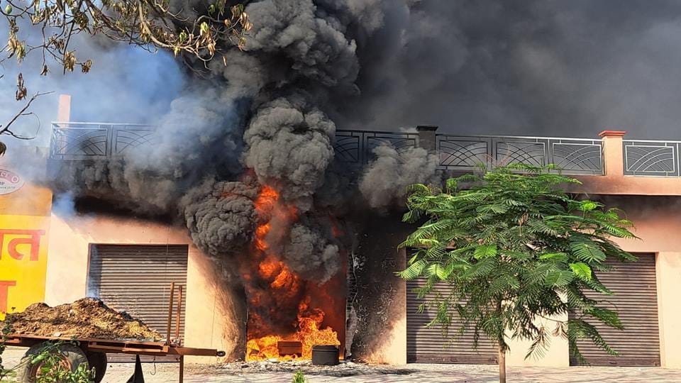 Moradabad: Massive fire chemical warehouse, owner and employees barely survived, fire brigade arrived late