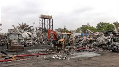 गुजरात के राजकोट में गेम जोन में लगी आग के बाद का नजारा