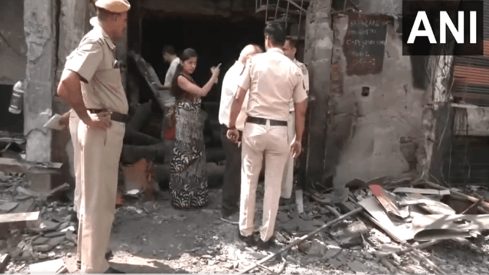 Shahdara DM arrived to visit Delhi Baby Care Hospital in vivek vihar update news