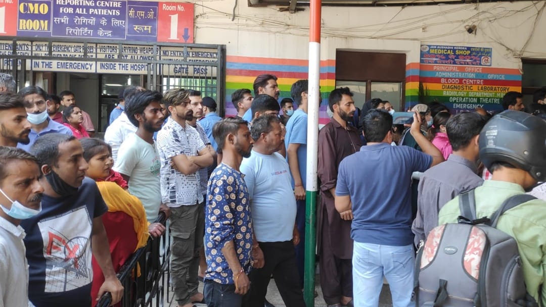 gmc Jammu Clash paramedical staff start protest after clash with doctors