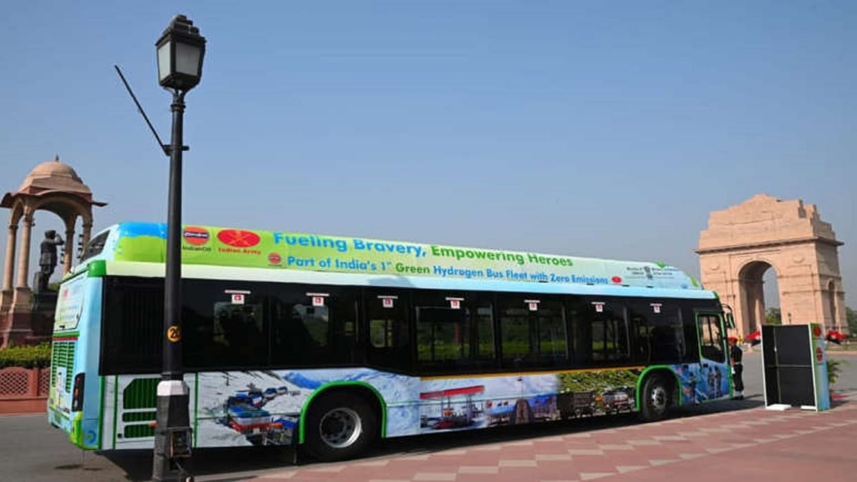 IOCL delivers hydrogen bus to Indian Army Know Details