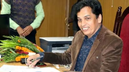 Jabalpur News: अवैध रूप से फीस और पाठ्यपुस्तकों की कीमतें बढ़ाने के लिए स्कूलों और दुकान मालिकों के खिलाफ 11 एफआईआर दर्ज