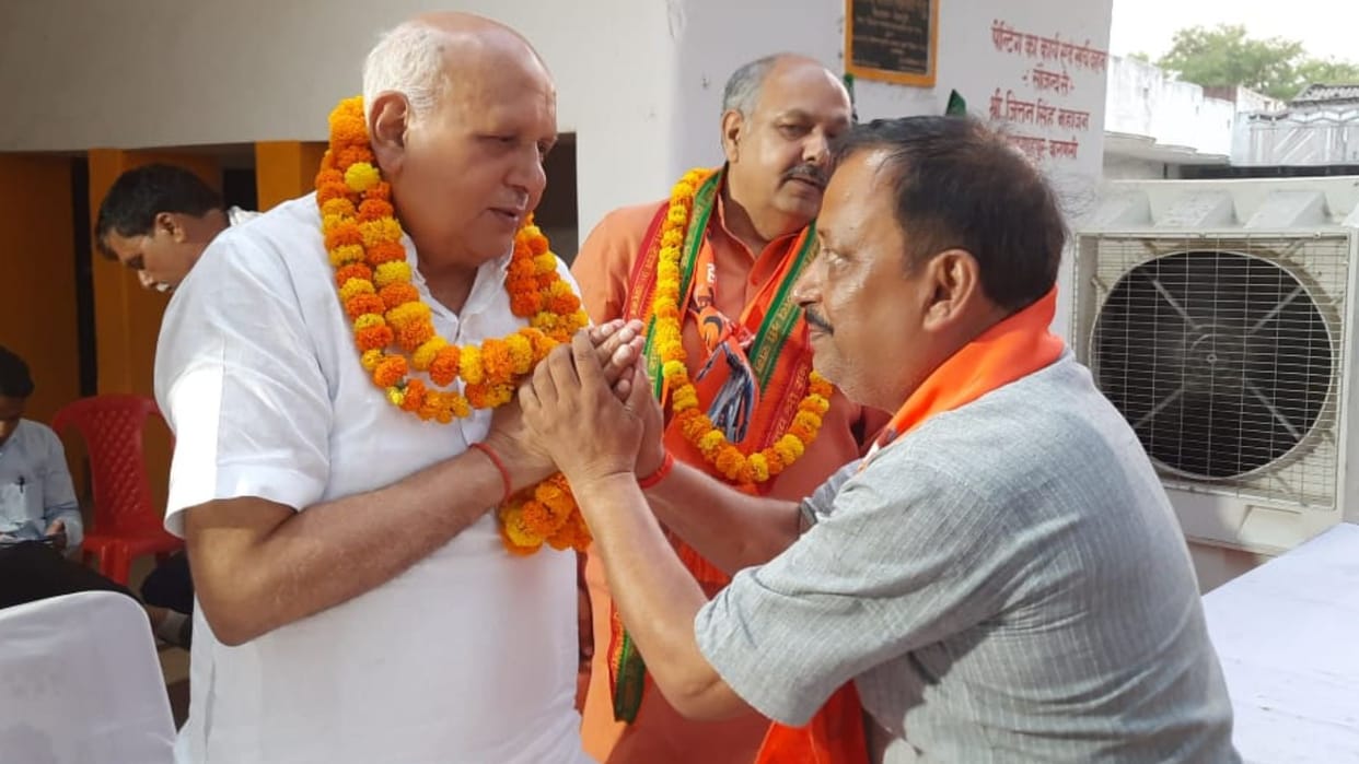 UP Politics: Agriculture Minister said Farmers income increased under BJP government in india