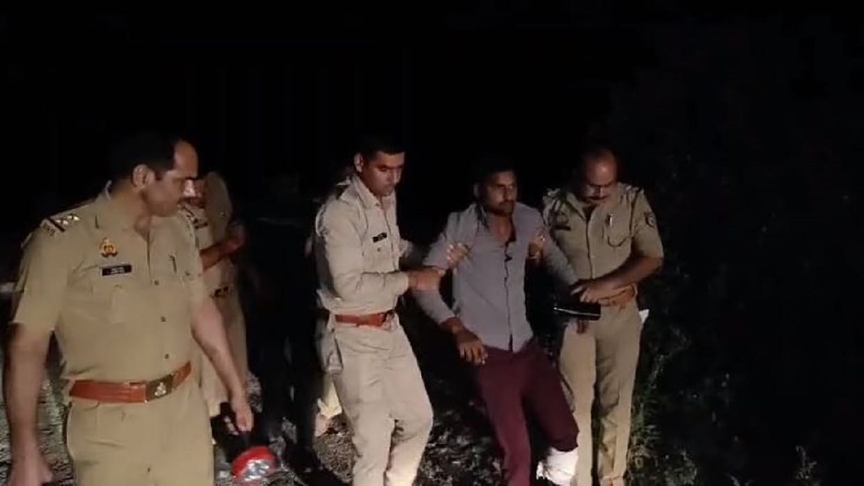 Two accused of robbery arrested in encounter