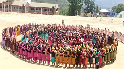 800 women performed Mahanati in Karsog to give the message of 100 percent voting