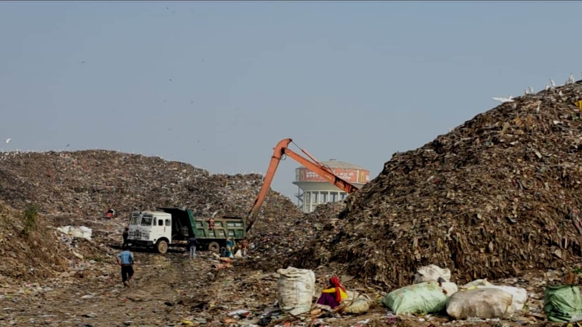 मेरठ में कूड़े का पहाड़