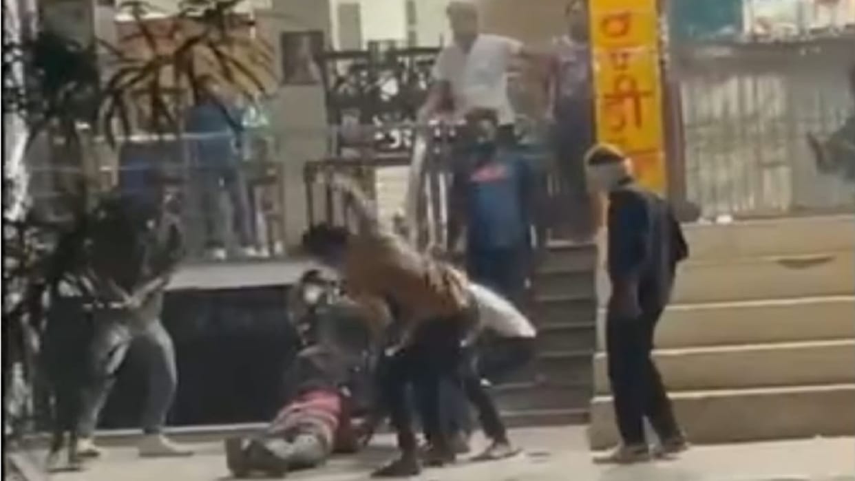 Attackers have betean up by hockey a restaurant owner on road in kanker khera in Meerut