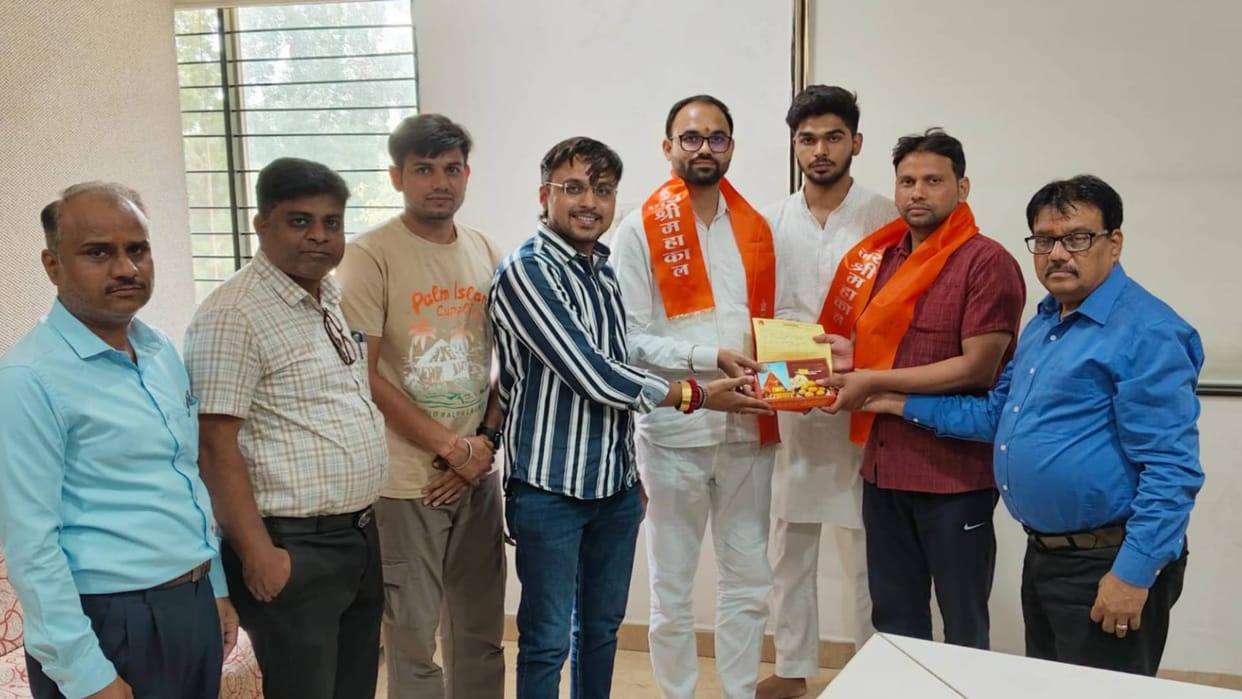 Mahakaal Temple Ujjain Devotees of Baba Mahakaal will get relief from heat donor from Delhi donated six cooler