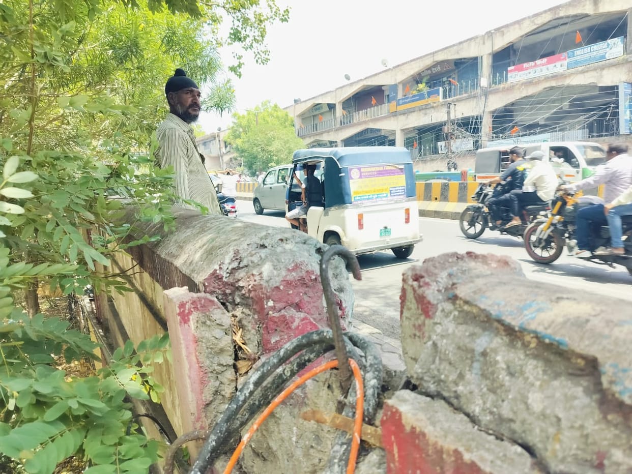Shastri Bridge Indore: Many parts of 70 year old Shastri Bridge are dilapidated, a major accident can happen a