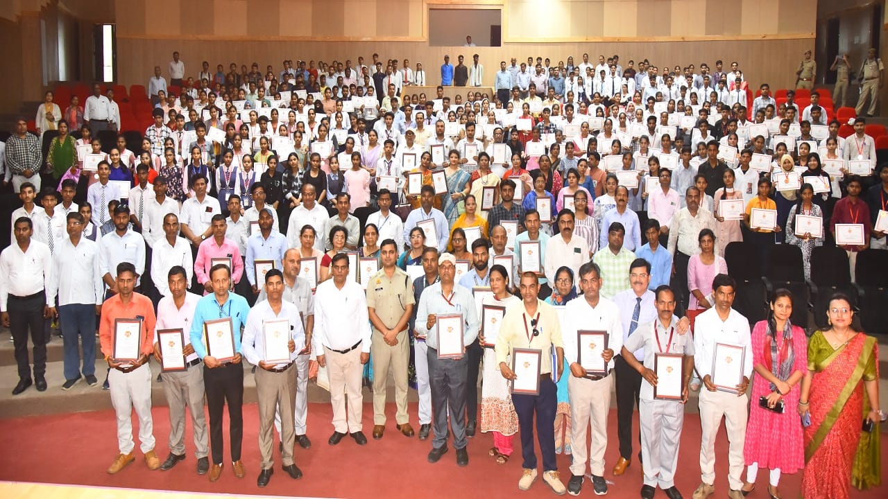 one thousand toppers honored in the  Amar Ujala Bhavishya Jyoti Samman ceremony