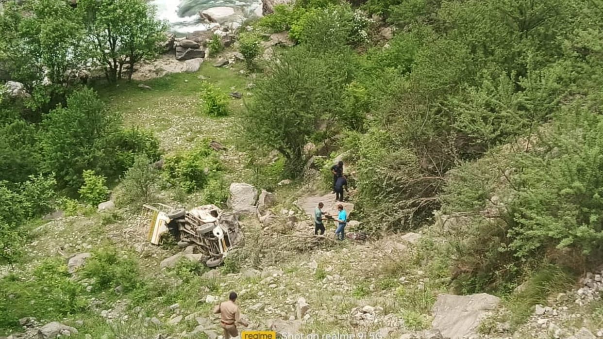 Accident near Yamunotri Highway Uttarkashi Utility vehicle crashes driver dies several injured