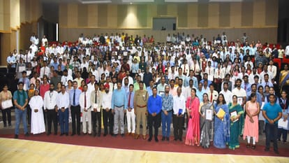 five thousand toppers of cbse honored in the  Amar Ujala Bhavishya Jyoti Samman ceremony