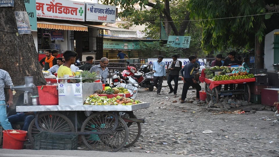 Municipal Corporation removed encroachment during the day in haldwani