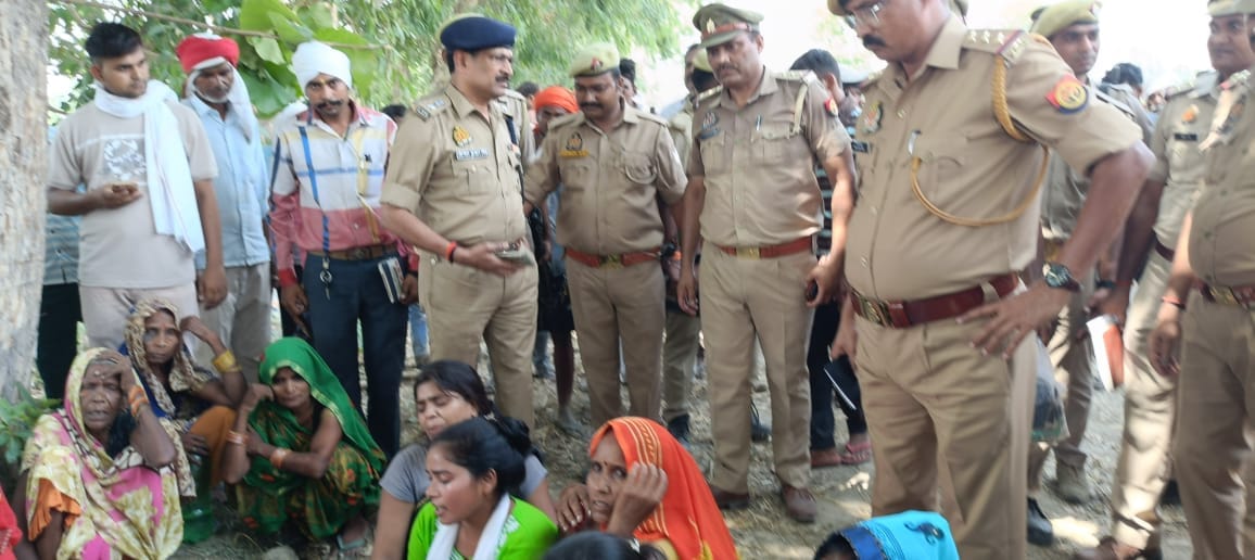 A man's dead body found hanging from a tree in Mohammed Khala thana in Barabanki.