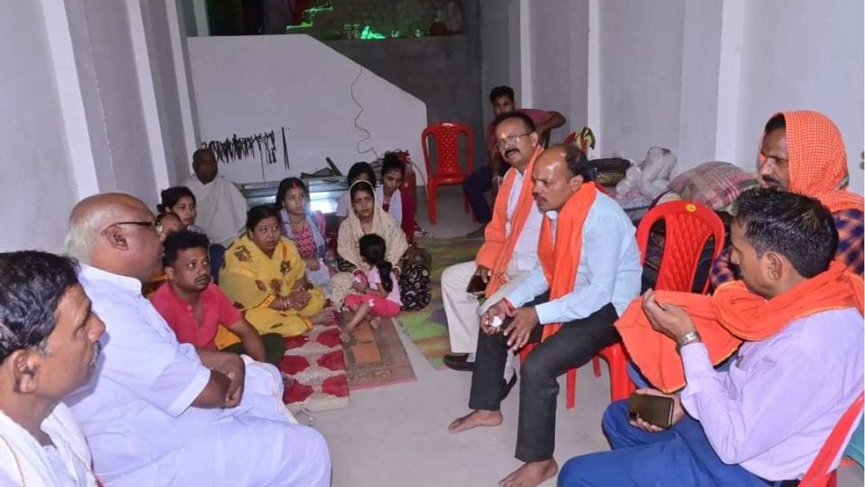 BJP candidate Chintamani Maharaj formally met family members of deceased Bajrang Dal district co-coordinator