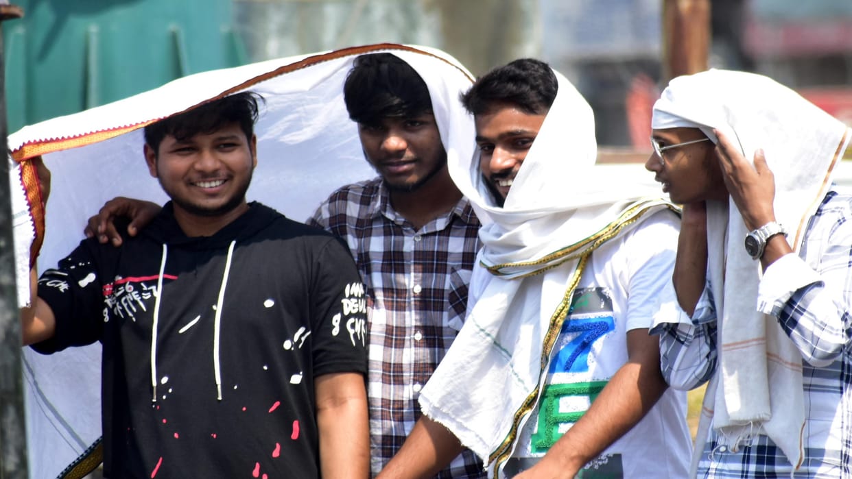 Heatwave Alert: Avoid spicy food, stay hydrated to beat the summer heat