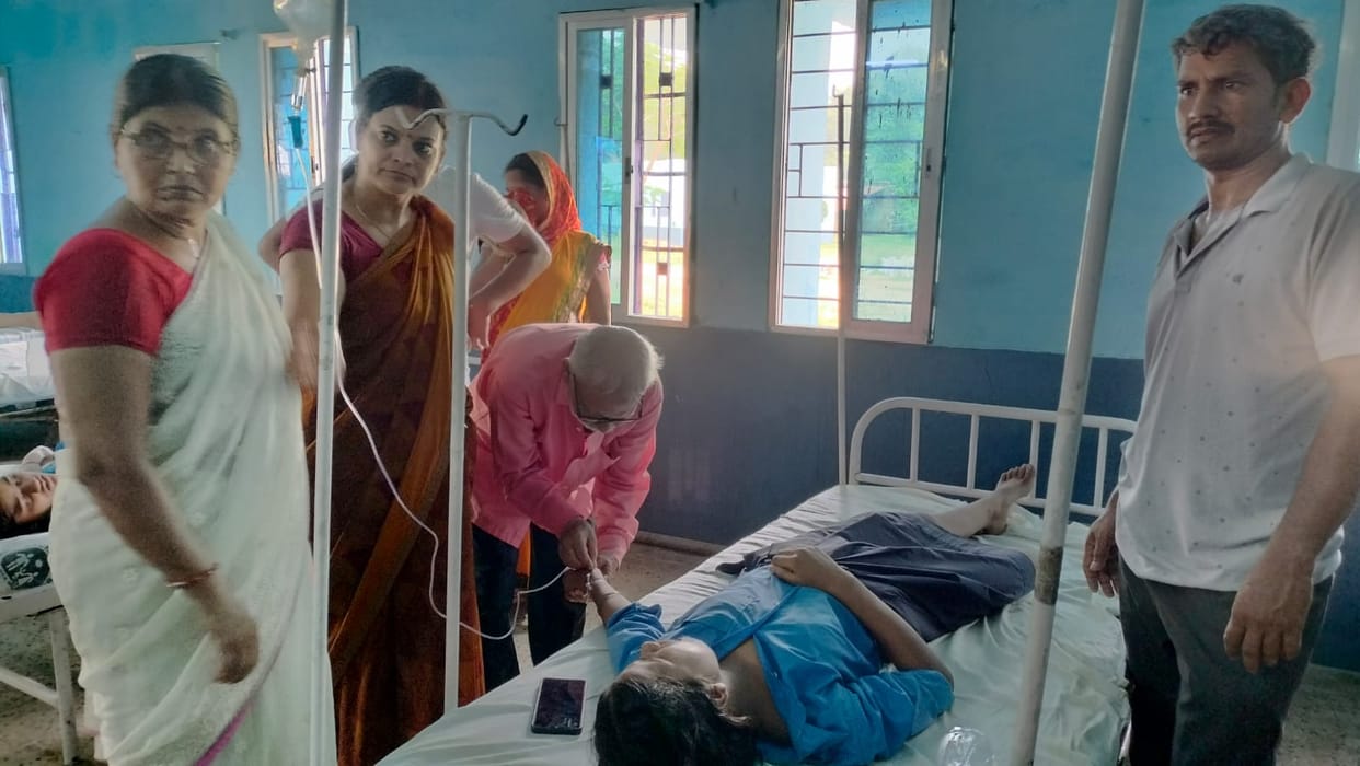 Bihar Weather Today: 14 girl students of government school fainted; Schools are open in Begusarai
