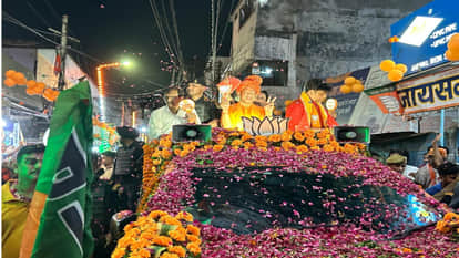 Yogi became emotional after seeing the crowd during the roadshow in Gorakhpur, Gorakshnagari turned saffron