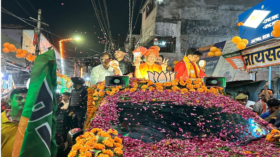 CM Yogi's road show begins in Gorakhpur, he goes out in an open jeep with MP Ravi Kishan and the mayor