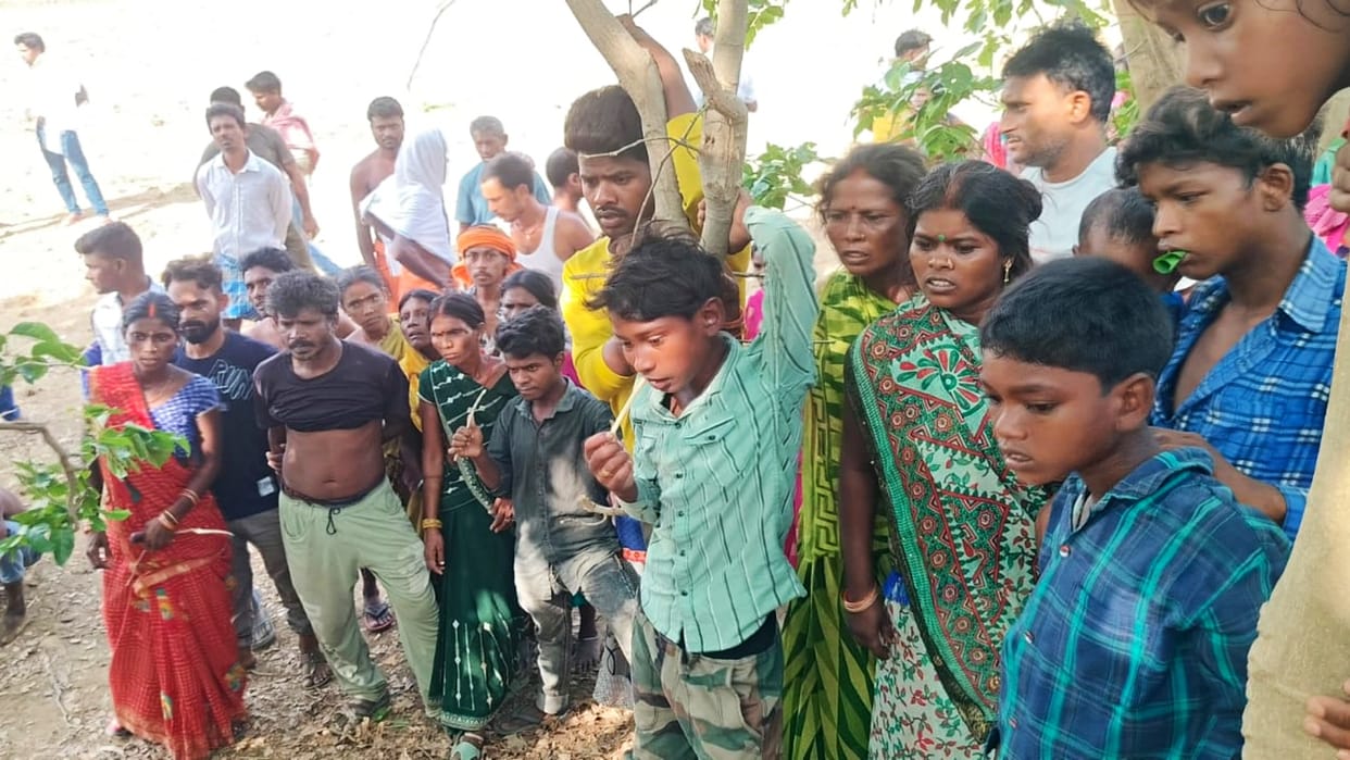 Gaya: body of girl who went missing at night found hanging from tree, people suspected murder in love affair