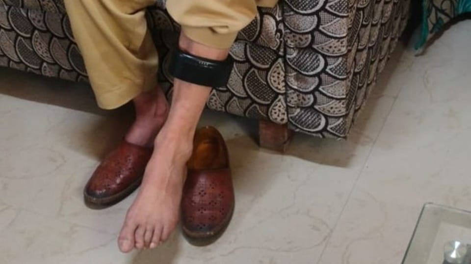 jammu kashmir : GPS Tracking Device Installed On Bailed Out LeT Militant Associate In Barmmulla